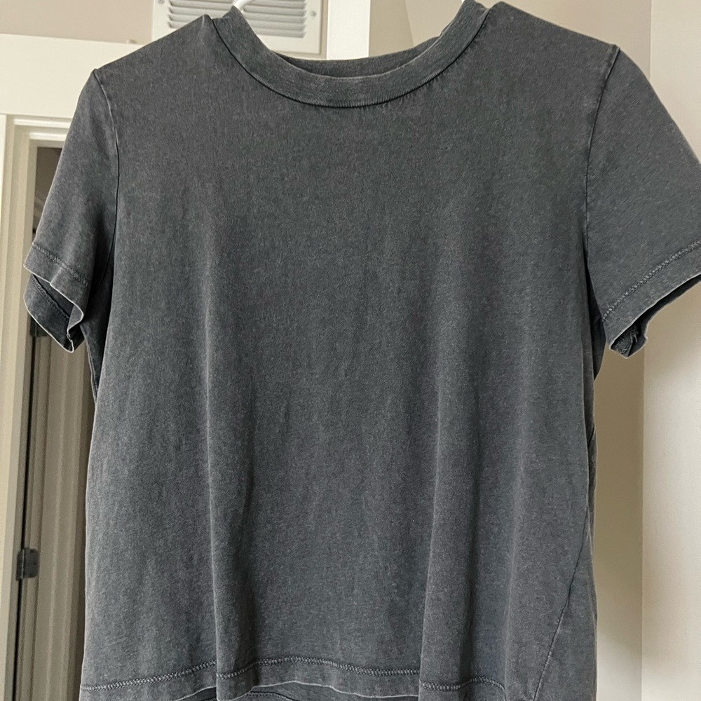 basic gray tee